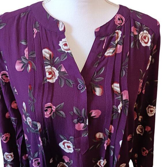 NEW Monday Fun Purple Floral Split Neck High-low Blouse Size S - Picture 4 of 9
